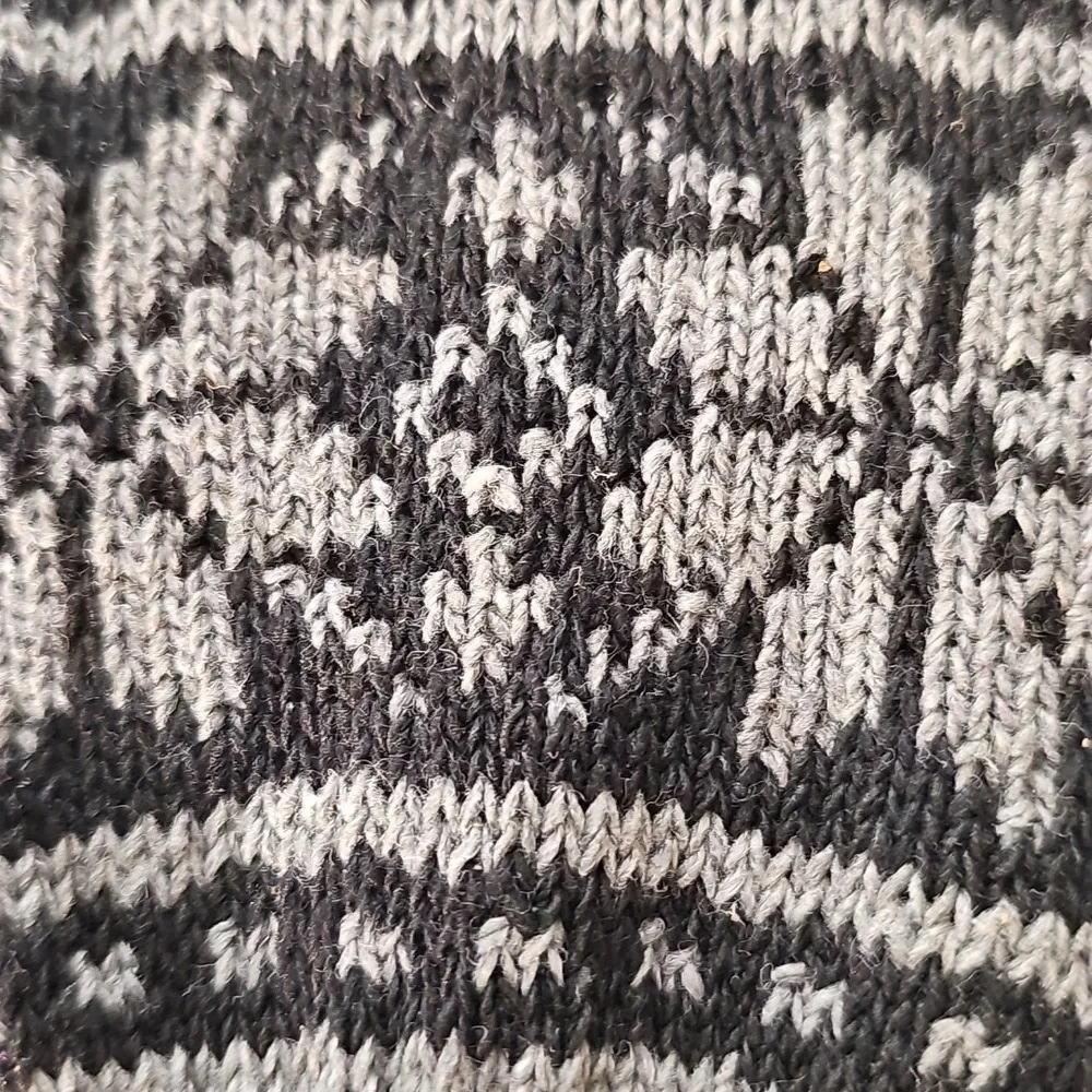 Gray and White Knit Gloves with‎ Snowflake Pattern. New